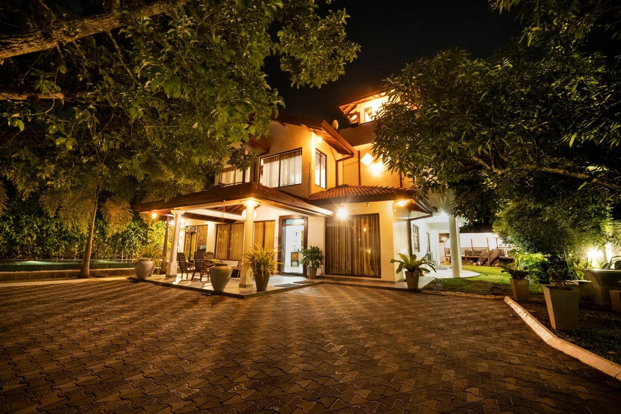 Thithi'S Palace Mirissa Exterior photo