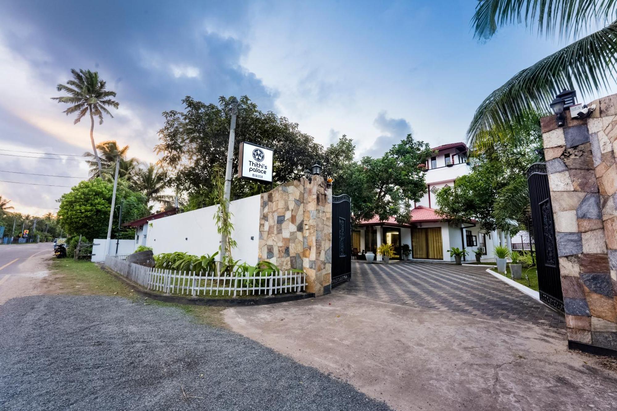 Thithi'S Palace Mirissa Exterior photo