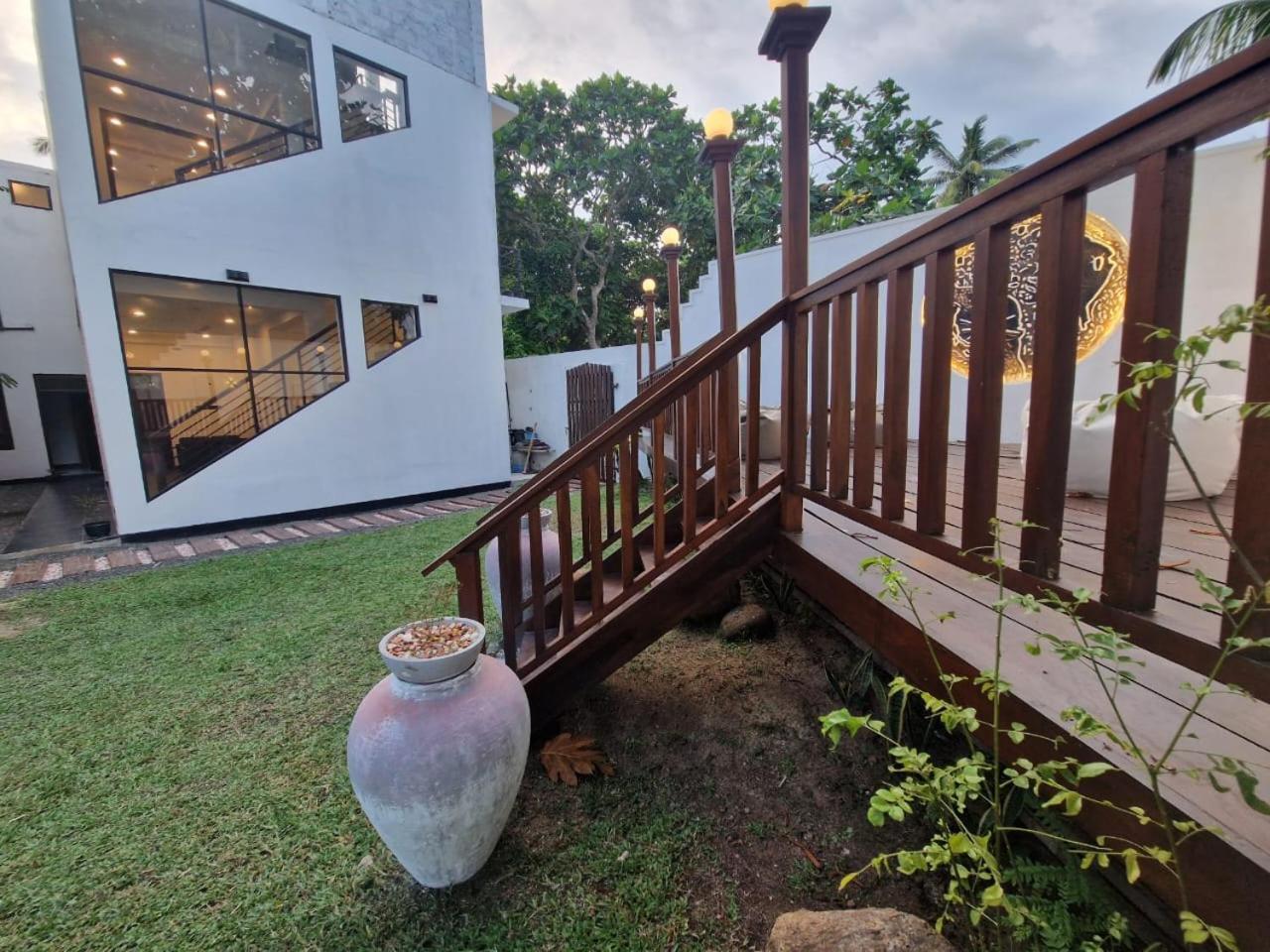 Thithi'S Palace Mirissa Exterior photo